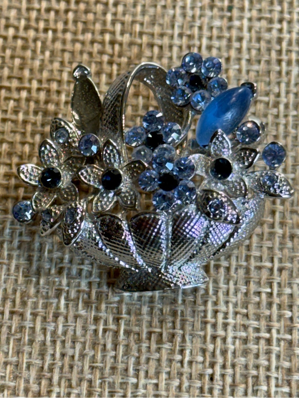 Vintage Silver Tone Blue‎ Rhinestone Flower Basket Brooch Pin 1.5"